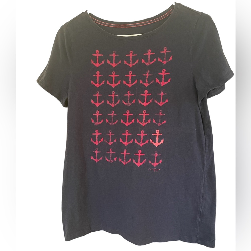 Medium Super cute Tommy Hilfiger Shirt with anchor graphics